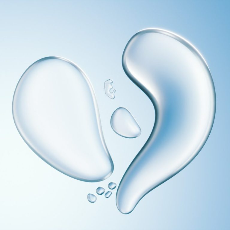 Symbolique Nemo Gouttes d'eau transparentes sur un fond bleu clair.